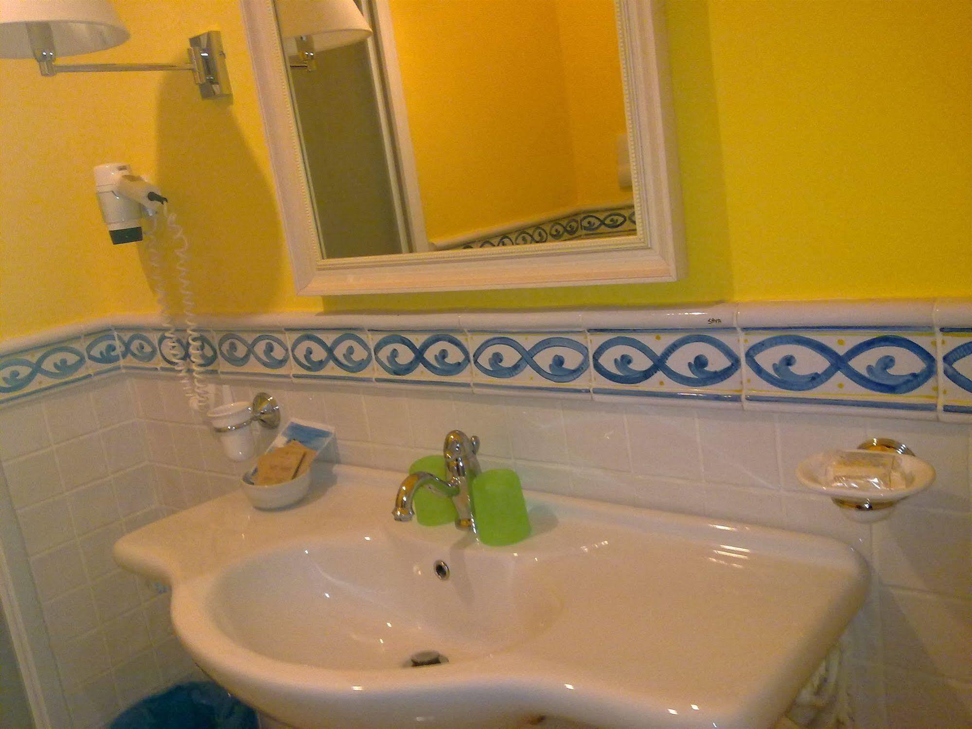 Rocce Azzurre Hotel 3*